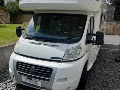 Bessacarr E789 2009 7 Berths and 4 Seatbelts Family Motorhome with Garage For Sale