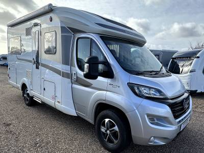 HYMER T554 SL LOW PROFILE FRENCH BED 1 OWNER Motorhome for Sale