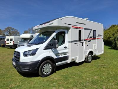 Roller Team Zefiro 665 2021 Rear fixed bed, electric drop down double berth