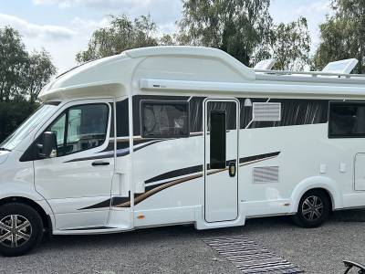 Coachman Travel Master 545 - Island Bed