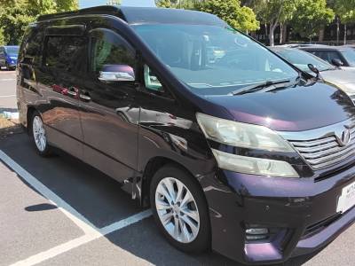 Toyota Vellfire 5 seat 4 berth Camper!