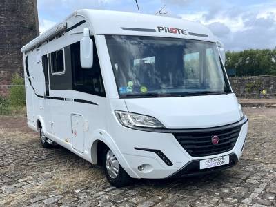 2017 Pilote G650L with rear washroom. Drop down bed. 4 berth/belts.