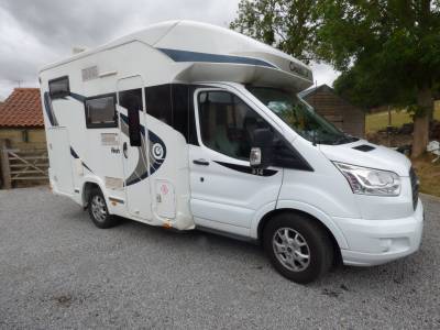 2017 3 berth 4 belt fixed bed compact Chausson Flash 514 for sale