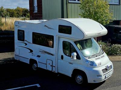 Elddis Autoquest 100 motorhome 2009 4 berth 4 belts 32k 5.65m 3000kgs