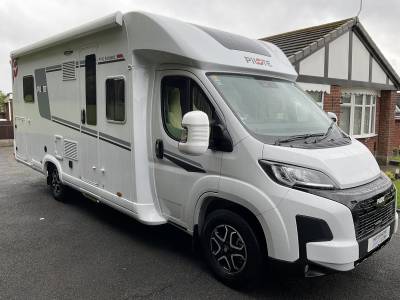 Pilote P740FC Expression rear island bed 4 berth/belt Automatic Motorhome