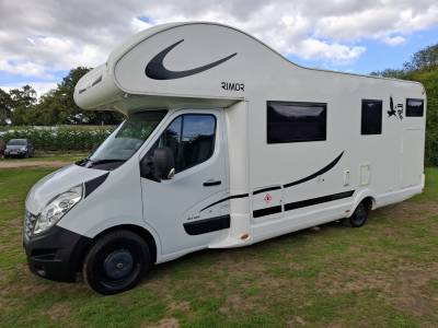 Rimor Katamarano 9. 7 berths/7 belts.