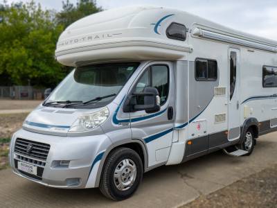 Auto-Trail Apache 700 - Automatic Luxury 6 Berth Motorhome - U Shaped Lounge