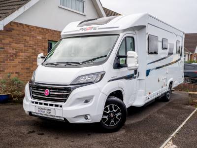 Pilote P740 Sensation Island Bed