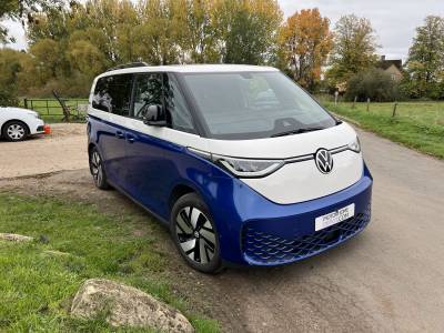 VW Camper ID. Buzz Cargo Commerce Plus, Rock and Roll Bed, Subwoofer.