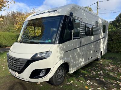 Le Voyageur LV6.8 LF, Hab Air Con, Wi-Fi, Garage, 2 x Solar, Tracker, Inverter
