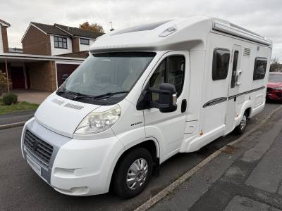 Bessacarr E560 7m Automatic Corner Bed Bike Rack Towbar New Batteries TV Aerial