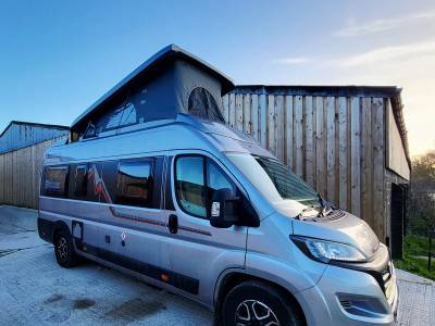 Auto trail Adventure 65 4 belt 4 berth pop-top Motorhome