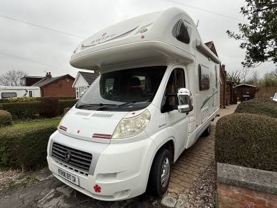 Swift Sundance 590RS, 5 Berth, End Kitchen, Over Cab Bed, Low Mileage