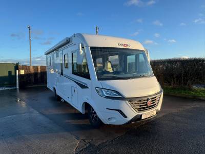 Pilote G740 FC Sensation Island Bed 4 Berth 4 Belts