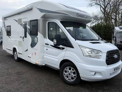 Chausson Flash 716 VIP 6 berth self levelling LOW MILES