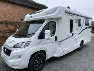 MCLOUIS FUSION 379 - 2020/70 - ISLAND BED - DROP DOWN BED - GARAGE - ONE OWNER