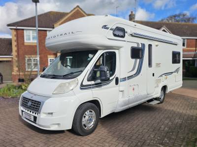 Auto-Trail Apache 700 2007 6 berth 4 belt U-shaped lounge