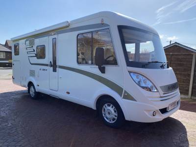 Hymer Exsis-i678. Hydraulic levelling, automatic and hab aircon