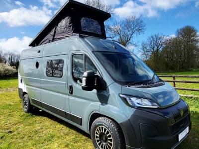 Bobil Sienna 2025 Peugeot Boxer High-top Campervan 500 miles