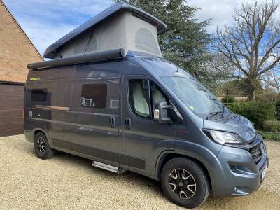 HYMER FREE 600 - 2019 - REAR BED AND STORAGE -ELEVATING ROOF- - 4 BELT - 4 BERTH