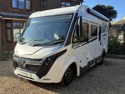 Mobilvetta K Yacht 59 A Class Auto 3 Berth 4 Belt 7k Miles Solar 5G Garage