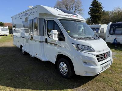 Pilote Sensation 700GJ, Rear Fixed Bed, Garage