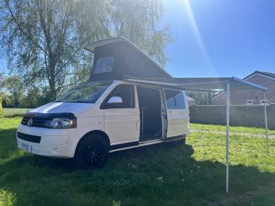 2015 Volkswagen T28 (102) TDI SWB 5 Sp. Man 4 Berth 5 Belt Campervan