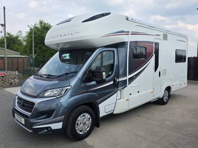 Auto-Trail Apache 700 6 Berth 4 Belt Motorhome For Sale