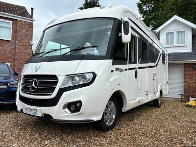 RAPIDO M96 S80 AUTO 17O BHP 9 SPEED 4 BELT 4 BERTH HAB AC ISLAND  BED 