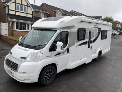 Bessacarr E572 4 berth, end washroom, end single beds low line Motorhome 