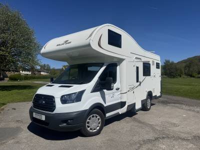 Roller Team Zefiro 675 6 Berth 6 Travel Seat Rear Bunk Beds Motorhome For Sale