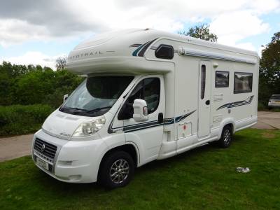 Autotrail Apache 634 SE 2009 4 Berth 2 Belts U Shaped Lounge Motorhome For Sale