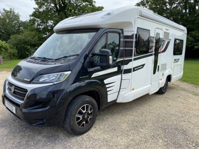 SWIFT BOLERO 682FB - BLACK EDITION - 2015 - FIXED REAR BED - PARALLEL LOUNGE
