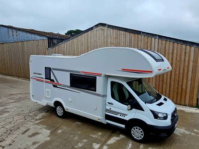RollerTeam Zefiro 675 motorhome 6 berth/belts 6.99m 3500kgs garage