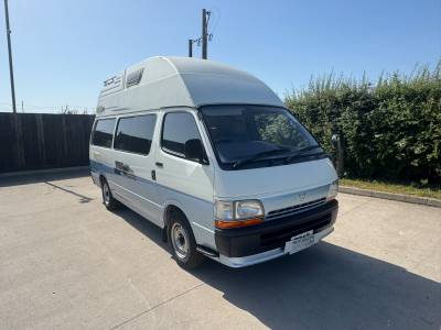 Toyota Hiace 4 Berth 7 Belts