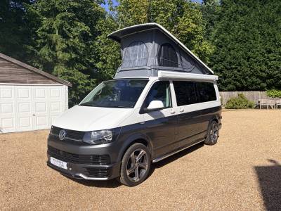 Volkswagen Transporter T28 L-shape Lounge