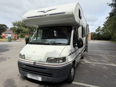 Swift Royal 590 4 berth 4 belts end kitchen, motorhome for slae