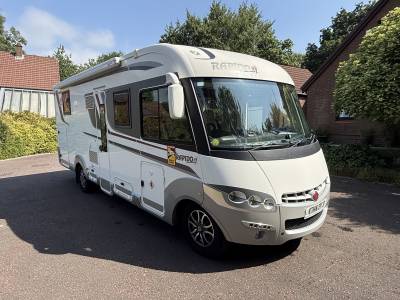 Rapido 8096DF, 4 Berth, Island Bed, Drop Down Bed, Gas Low