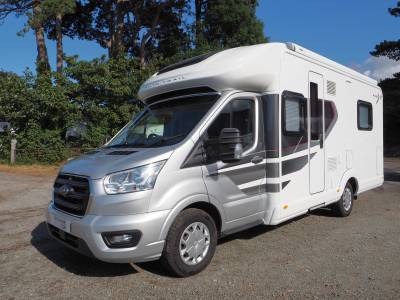 AutoTrail F74, AUTO, 4 Berth, 4 Belt, Fixed Island & DD Bed, Low Miles