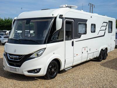 Hymer Master Line BML-I 890 Auto 4 Berth Luxury A Class with 5 belts, Island Bed