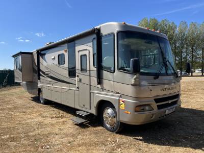 Damon Intruder 350 8.1L Auto American RV Island Bed Generator 53k Miles
