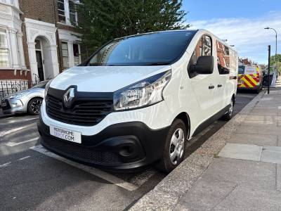 2016 RENAULT TRAFIC DCI LWB EURO 6 2 BERTH 5 BELT SOLAR LITHIUM INVERTER