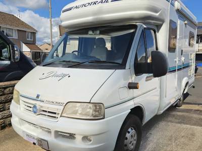 2004 AUTO-TRAIL TRACKER SE 2-BERTH - 2-BELT - LOW MILES -GREAT VALUE
