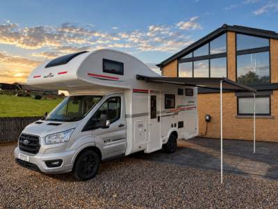 Rollerteam 675 Zefrio, Automatic, 6 Berth, 5 Seatbelt, FSH, For Sale