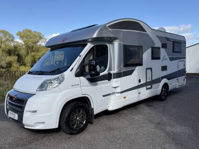 Burstner Ixeo  726 - 2010 - 4 Berth - Fixed rear bed - Motorhome for sale