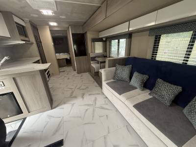 R Vison Trail Aire 321 Silhouette