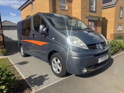 Renault Trafic Sport - 2011 - end lounge - campervan