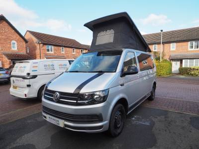Volkswagen Transporter T6/T28 102, 5 Belt 4 Berth, A/C, Cruise, Solar Panel, FSH