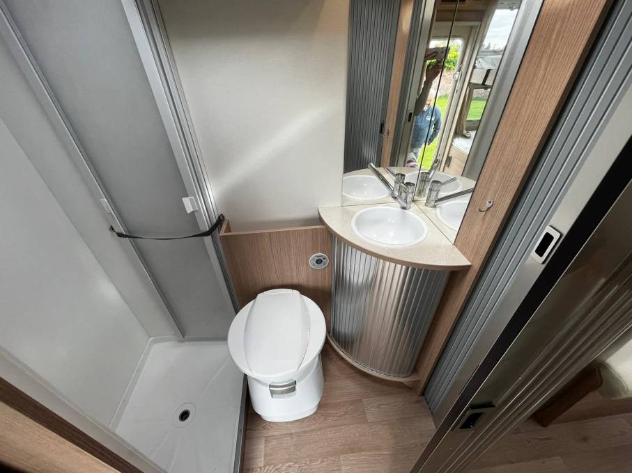 Rapido itineo SB 700 5 berth 6 belts bunk beds Rapidos for sale