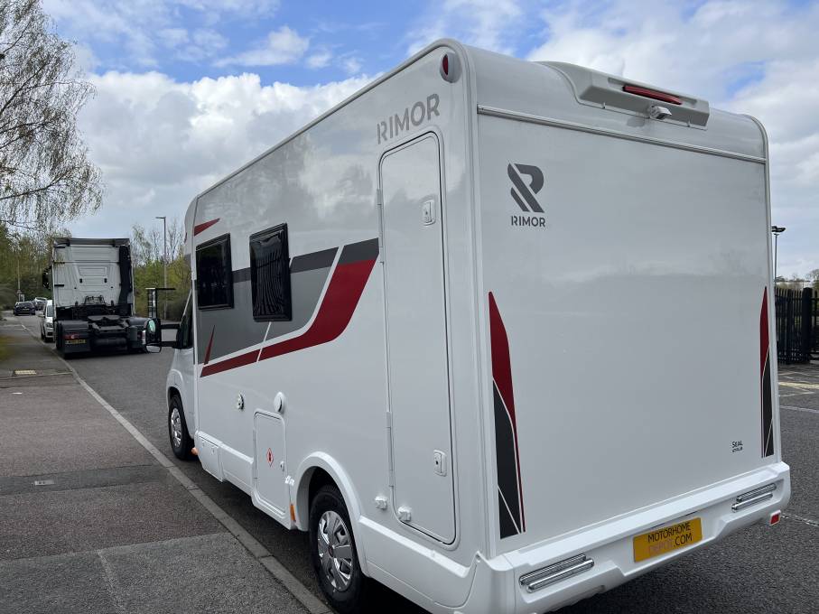 Rimor Rv Rear Panel Rimor Seal 67 Plus 4 berth/belts drop down bed rear bathroom £54,165.83 ...